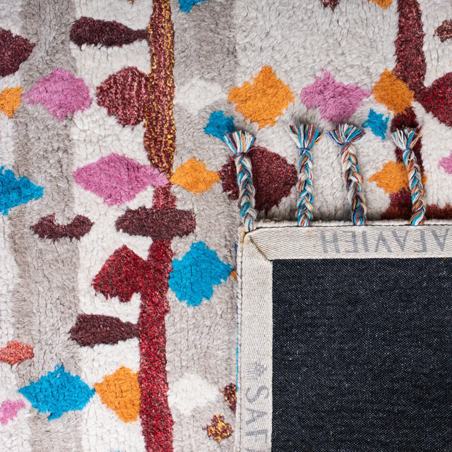 Safavieh Casablanca 5'-0" x 8'-0" Rug in Ivory / Multi