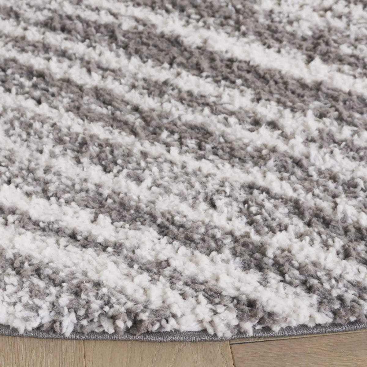 Safavieh Rumi Shag 6'-7" x 6'-7" Rug in Dark Grey / Ivory