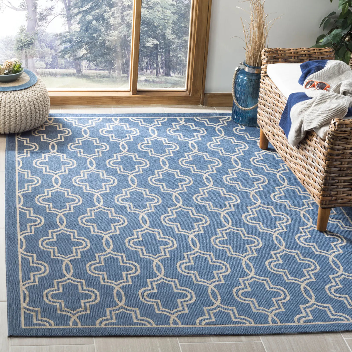 Safavieh Martha Stewart 5'-3" x 7'-7" Rug in Blue / Beige