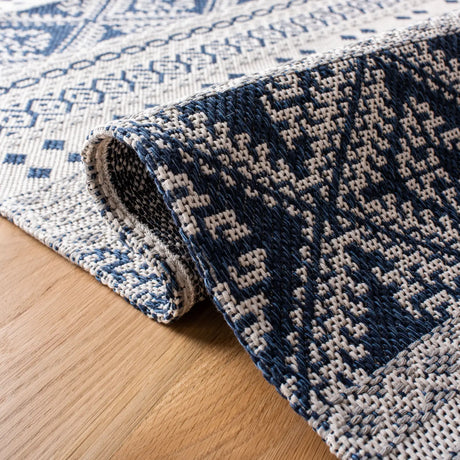 Safavieh Augustine 4'-0" x 6'-0" Rug in Navy / Creme