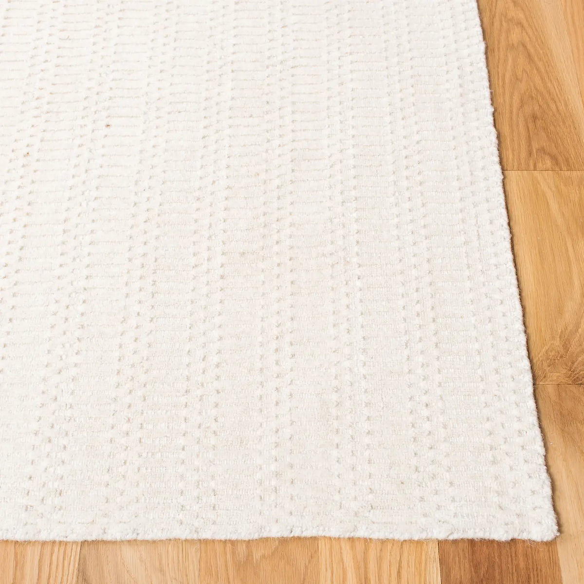 Safavieh Himalaya 4'-0" x 6'-0" Rug in Beige
