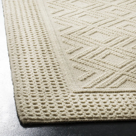 Safavieh Vermont 4'-0" x 6'-0" Rug in Ivory