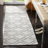 Safavieh Micro-Loop 2'-6" x 4'-0" Rug in Silver / Dark Grey