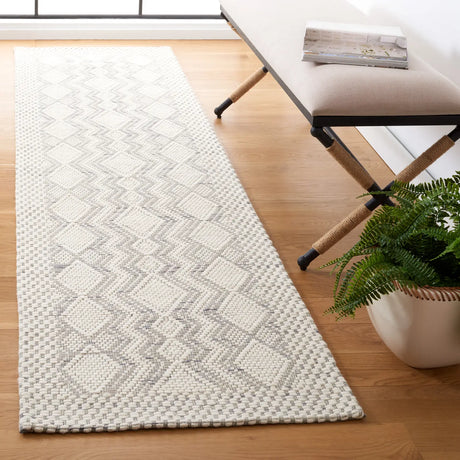 Safavieh Marbella 2'-3" x 9'-0" Rug in Ivory / Grey