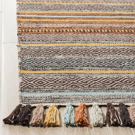 Safavieh Montauk 5'-0" x 8'-0" Rug in Turquoise / Brown