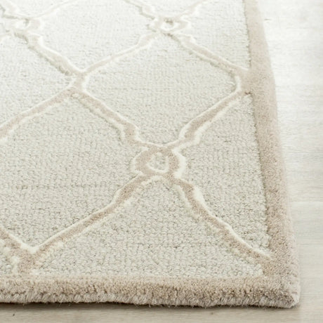 Safavieh Cambridge 2'-6" x 10'-0" Rug in Light Grey / Ivory