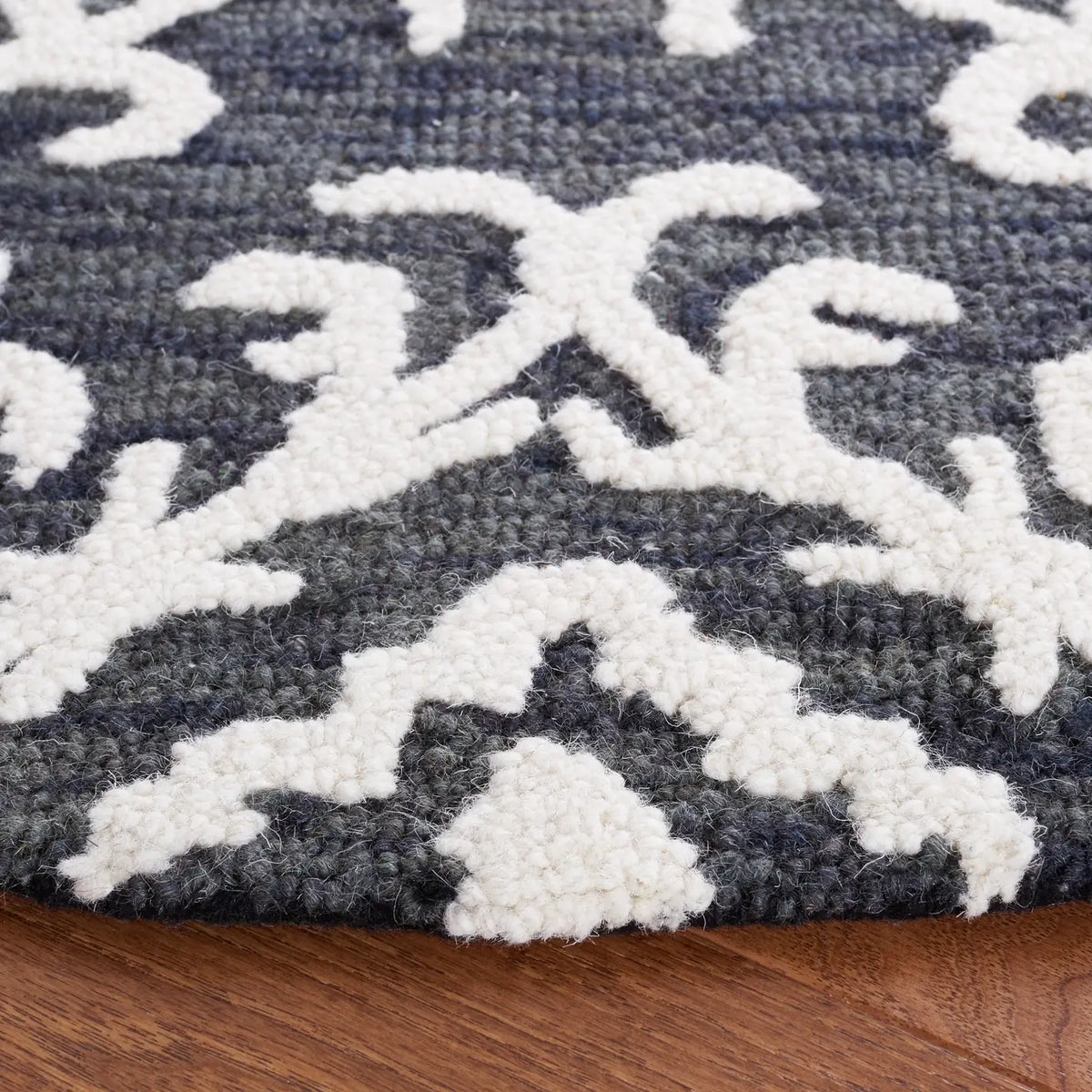 Safavieh Blossom 6'-0" x 6'-0" Rug in Black / Ivory