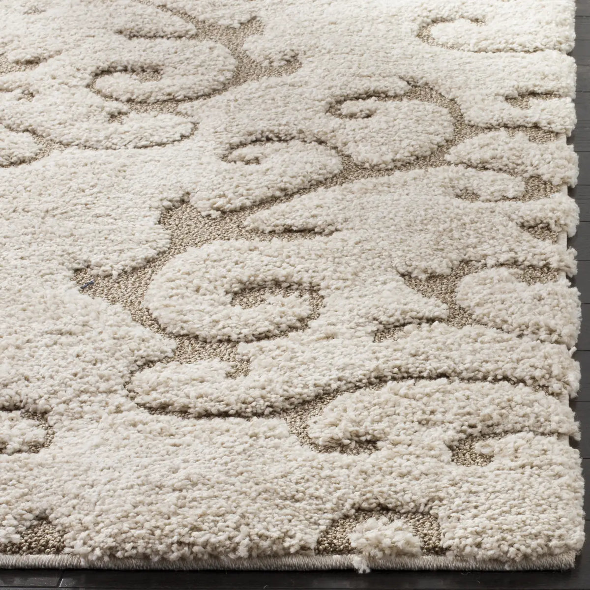 Safavieh Florida Shag 5'-3" x 7'-6" Rug in Cream / Beige