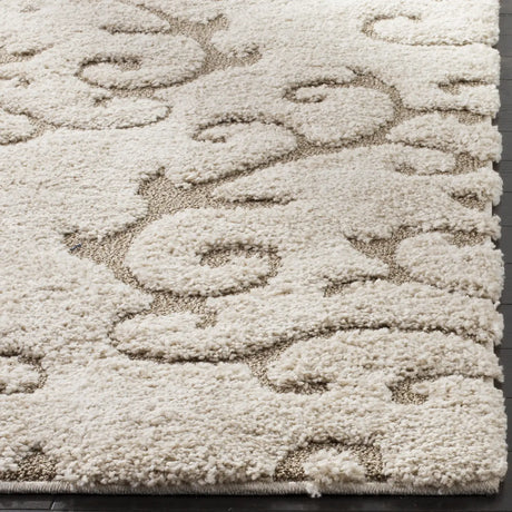 Safavieh Florida Shag 5'-3" x 7'-6" Rug in Cream / Beige