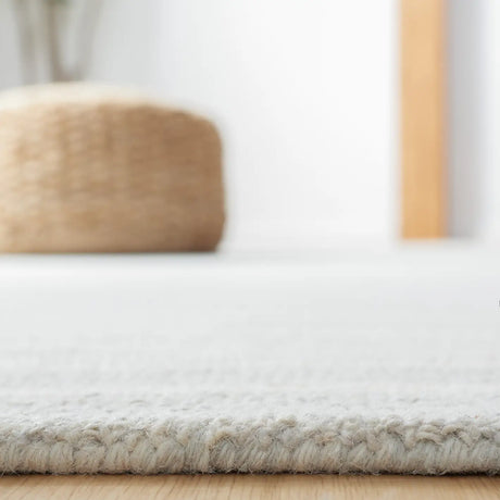 Safavieh Metro 6'-0" x 9'-0" Rug in Grey / Ivory