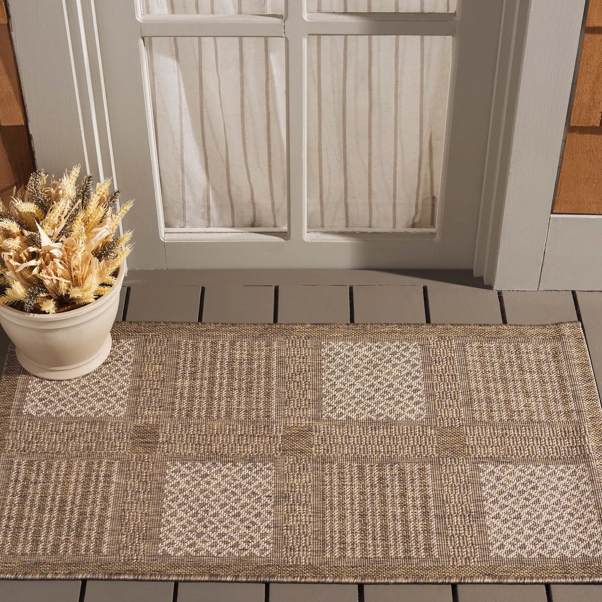 Safavieh Courtyard 2'-0" x 3'-7" Rug in Brown / Natural