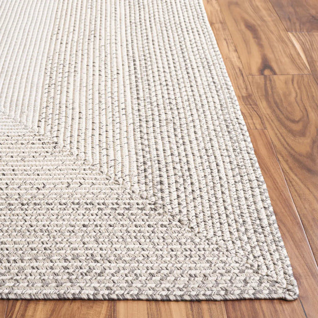 Safavieh Braided 4'-0" x 6'-0" Rug in Ivory / Grey