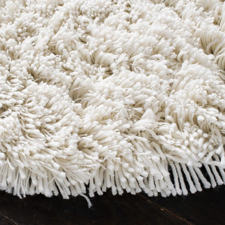 Safavieh Shag 6'-0" x 6'-0" Rug in White