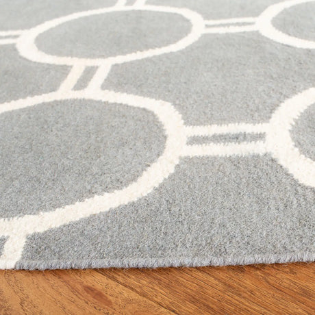 Safavieh Dhurries 6'-0" x 6'-0" Rug in Grey / Ivory
