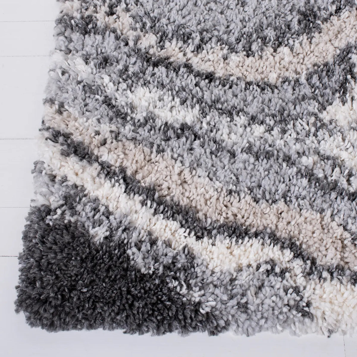 Safavieh Fontana Shag  800 4'-0" x 6'-0" Rug in Grey / Ivory