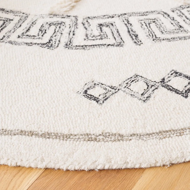 Safavieh Casablanca 6'-0" x 6'-0" Rug in Ivory / Black