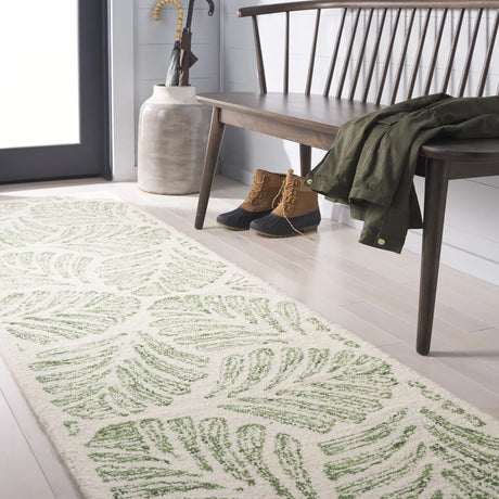 Safavieh Martha Stewart 300 2'-3" x 8'-0" Rug in Ivory / Green