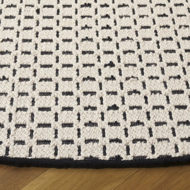 Safavieh Natural Fiber 6'-0" x 6'-0" Rug in Ivory / Black