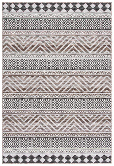 Safavieh Havana 4'-5" x 6'-5" Rug in Light Brown / Black