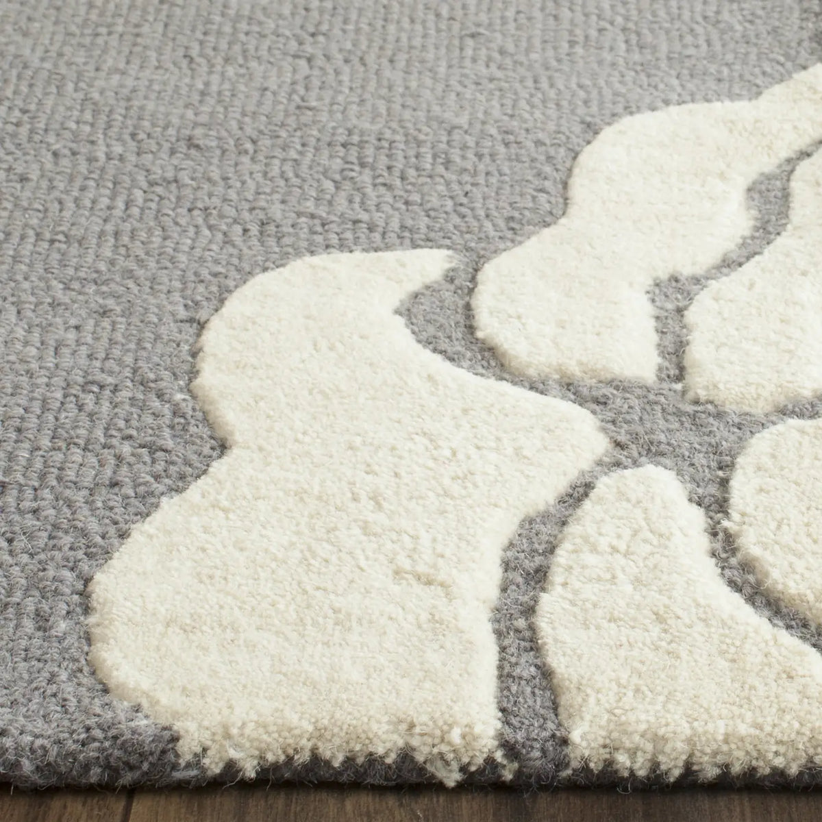 Safavieh Cambridge 2'-6" x 8'-0" Rug in Dark Grey / Ivory