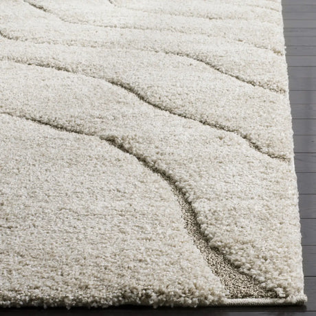 Safavieh Florida Shag 5'-3" x 7'-6" Rug in Cream / Beige