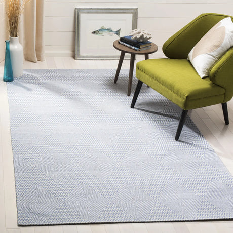 Safavieh Marbella 4'-0" x 6'-0" Rug in Dark Blue / Ivory