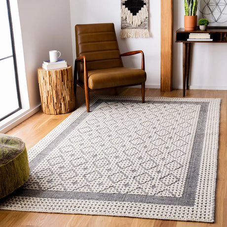 Safavieh Natura 5'-0" x 8'-0" Rug in Creme / Black