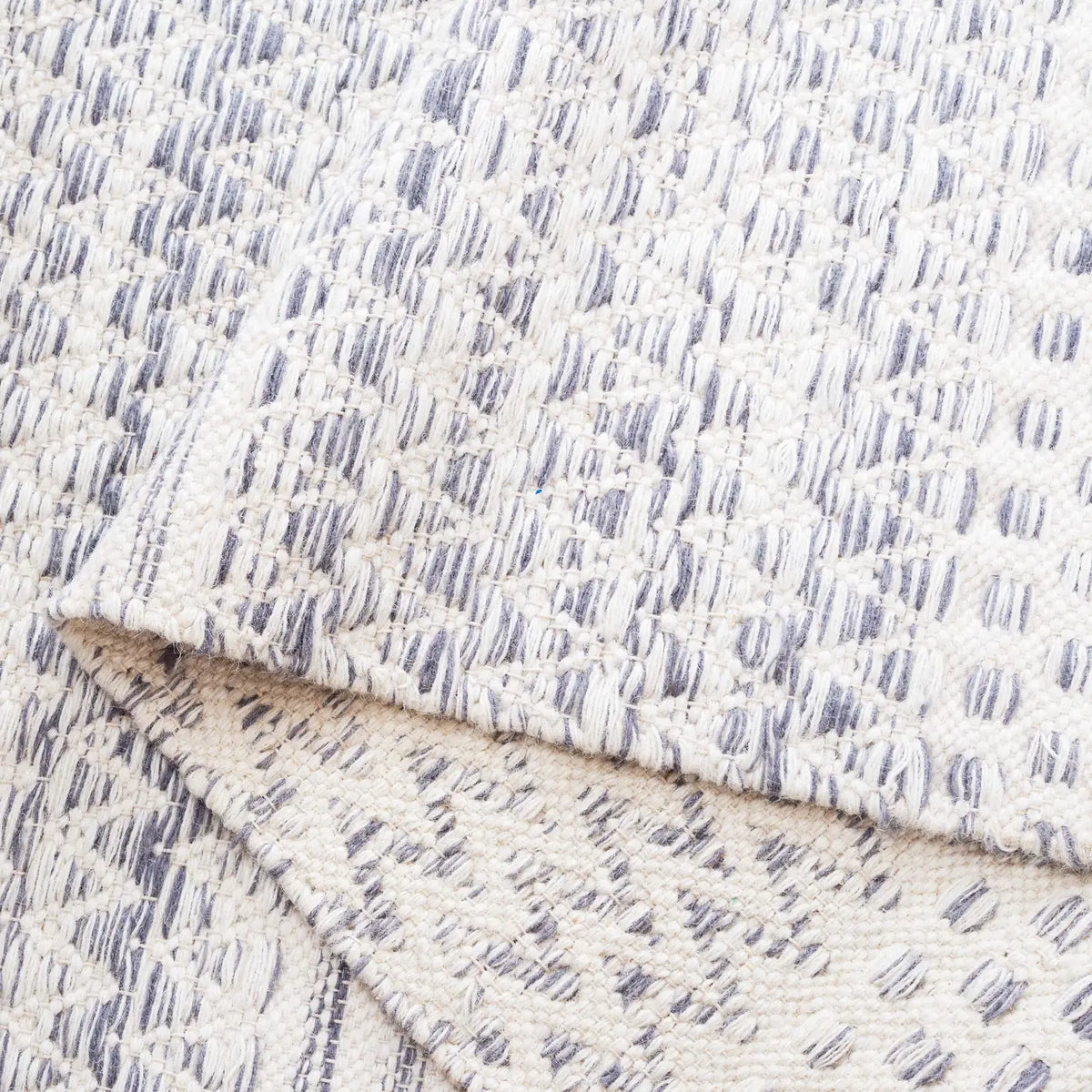 Safavieh Kilim 4'-0" x 6'-0" Rug in Ivory / Dark Grey