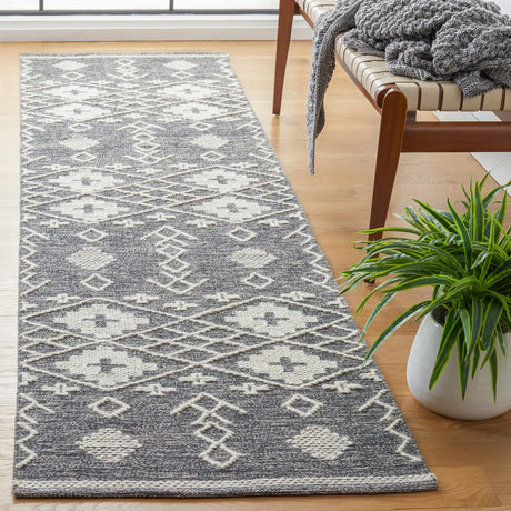 Safavieh Kilim 2'-3" x 9'-0" Rug in Charcoal / Ivory