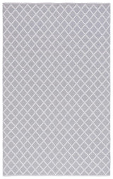 Safavieh Montauk 4'-0" x 6'-0" Rug in Light Grey / Ivory