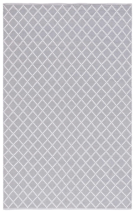 Safavieh Montauk 4'-0" x 6'-0" Rug in Light Grey / Ivory