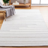 Safavieh Kilim 4'-0" x 6'-0" Rug in Ivory / Light Grey