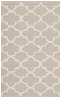 Safavieh Montauk 2'-6" x 4'-0" Rug in Grey / Ivory