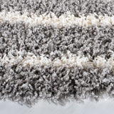 Safavieh Venus Shag 600 5'-3" x 5'-3" Rug in Grey / Ivory