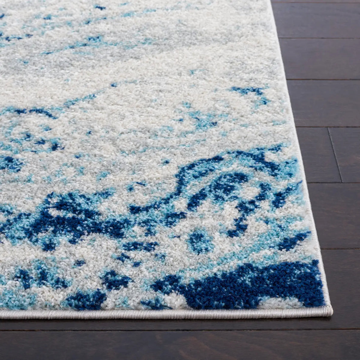 Safavieh Tulum 4'-0" x 6'-0" Rug in Ivory / Blue