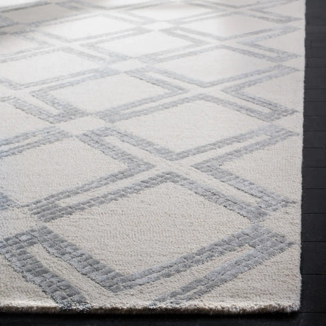 Safavieh Bellagio 5'-0" x 8'-0" Rug in Ivory / Silver