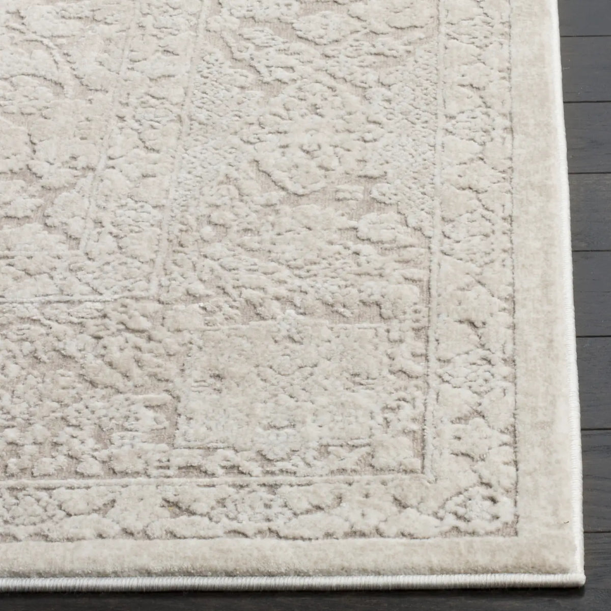 Safavieh Reflection 4'-0" x 6'-0" Rug in Beige / Cream