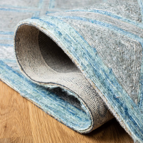 Safavieh Sahara 4'-0" x 6'-0" Rug in Grey / Aqua