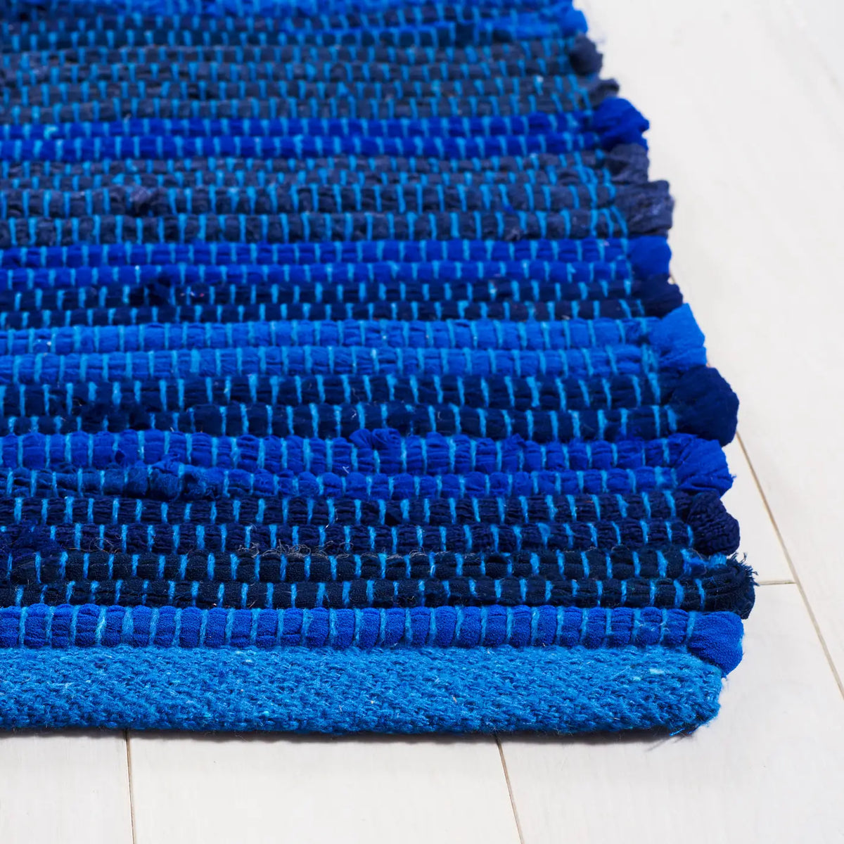 Safavieh Rag Rug 4'-0" x 6'-0" Rug in Blue / Multi