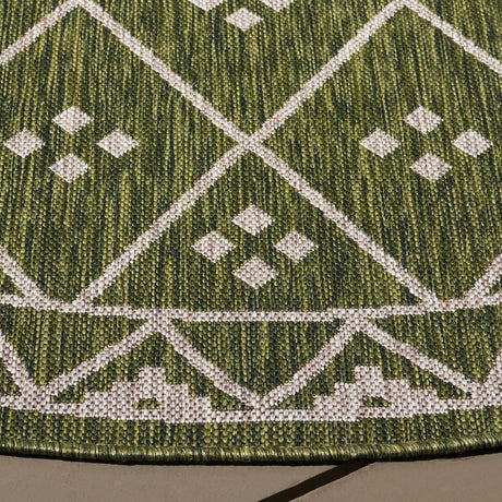 Safavieh Courtyard 6'-7" x 6'-7" Rug in Green / Grey