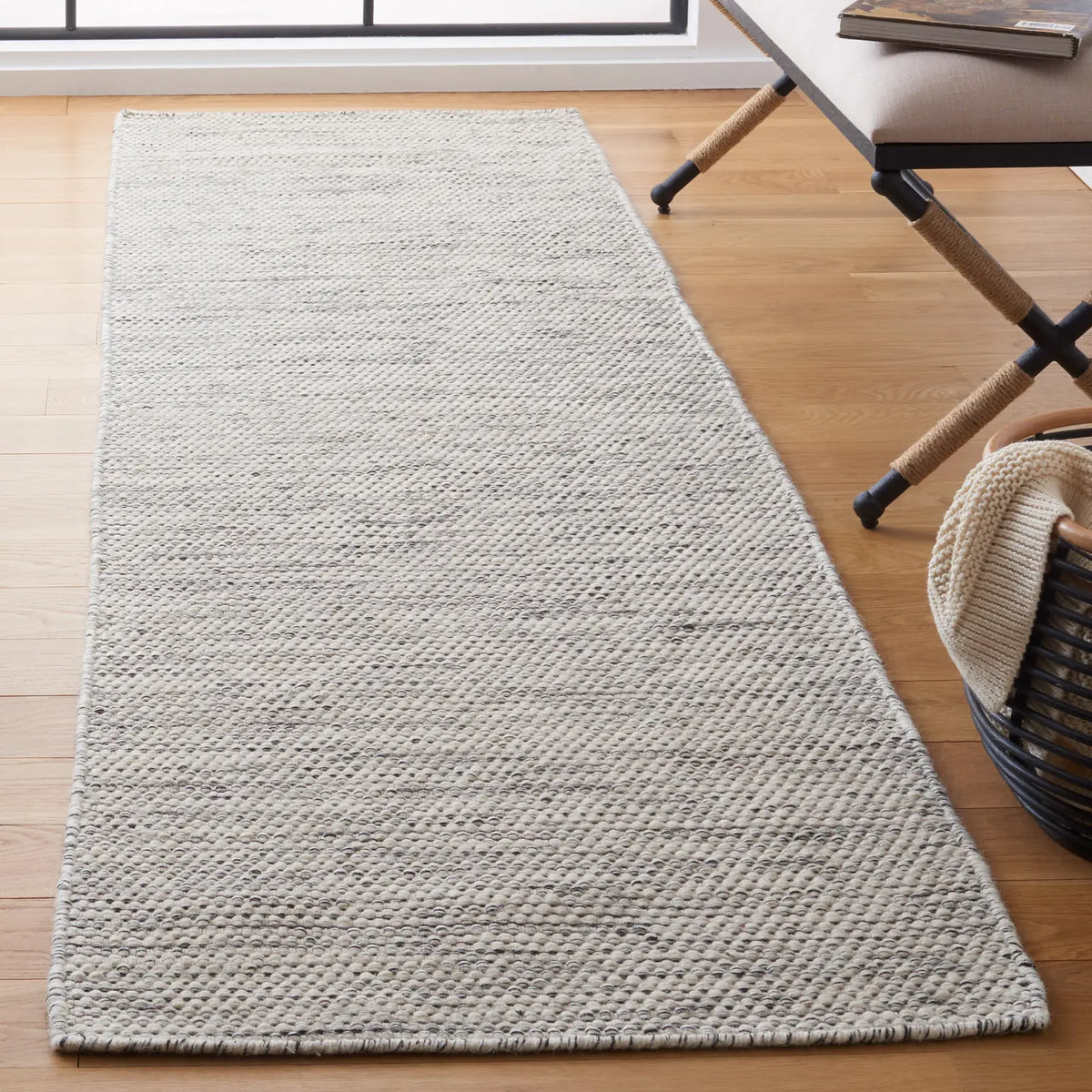 Safavieh Natura 2'-3" x 9'-0" Rug in Ivory / Black