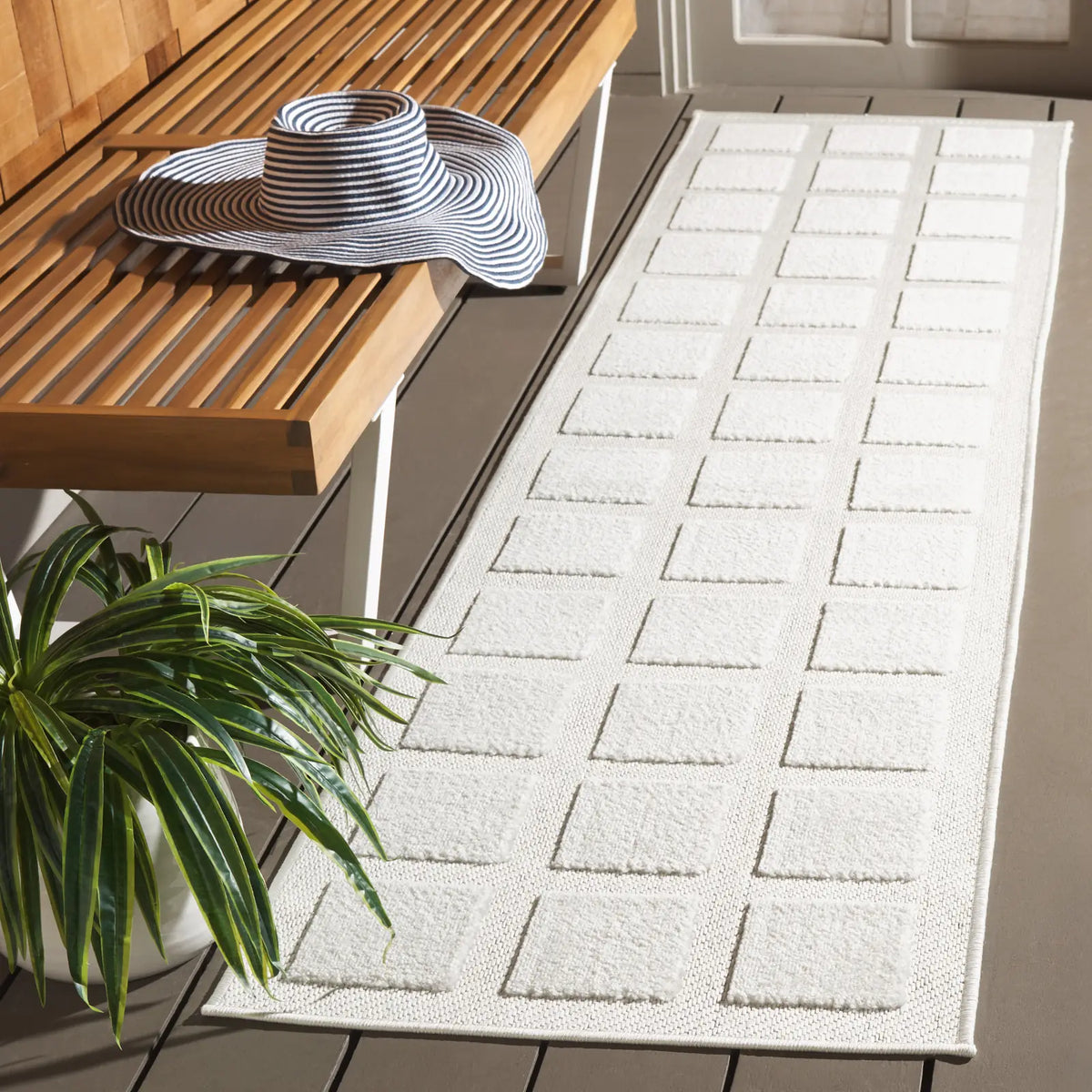 Safavieh Stella 2'-0" x 8'-0" Rug in Ivory