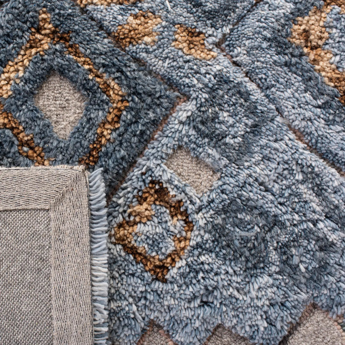 Safavieh Casablanca Shag 5'-0" x 8'-0" Rug in Grey / Gold