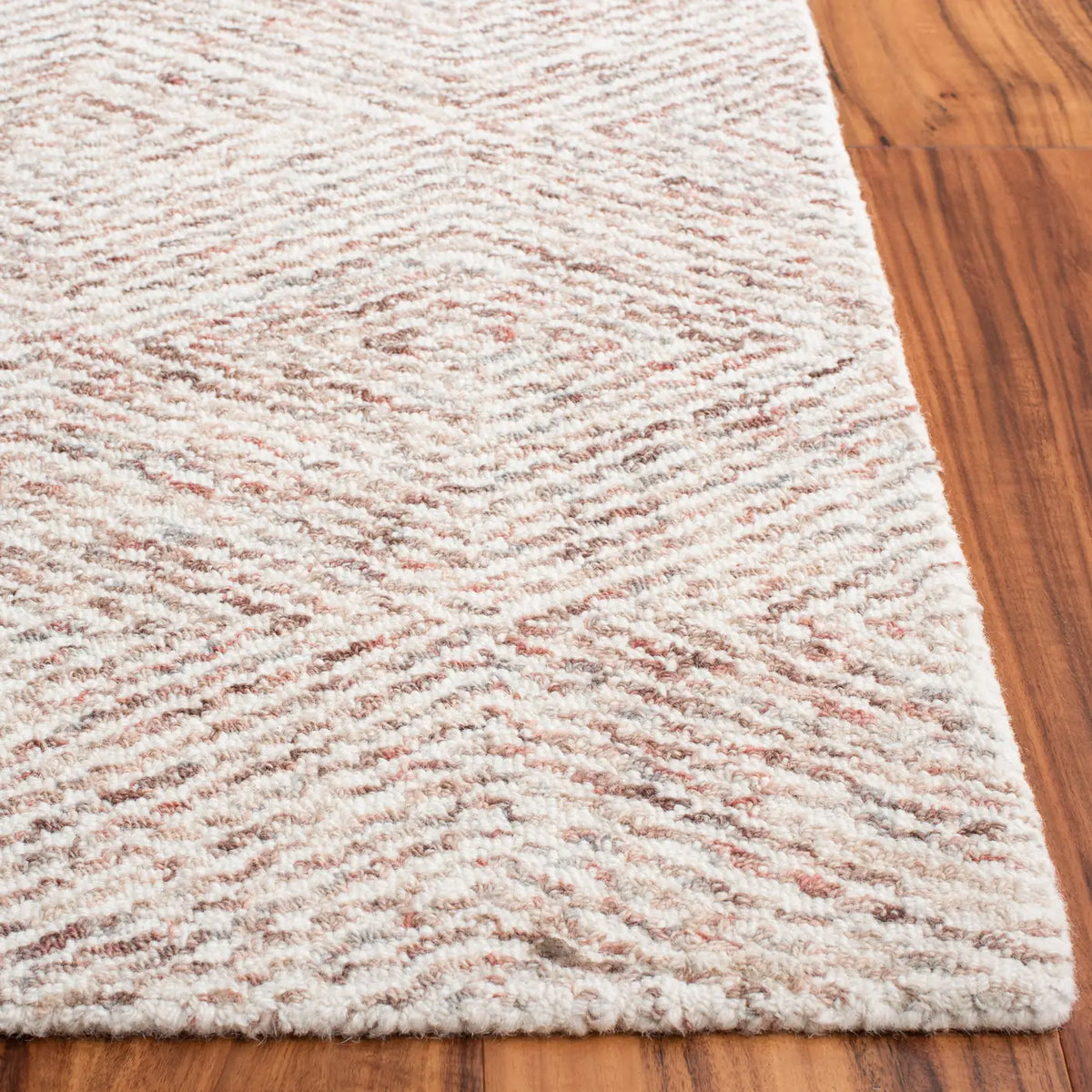 Safavieh Ebony 4'-0" x 6'-0" Rug in Rust / Beige
