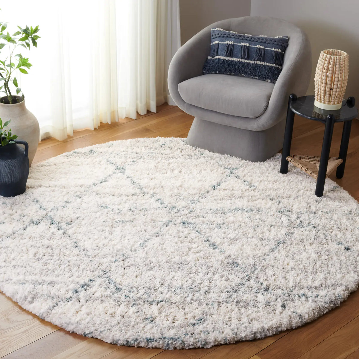 Safavieh Fontana Shag  800 5'-3" x 5'-3" Rug in Turquoise / Ivory