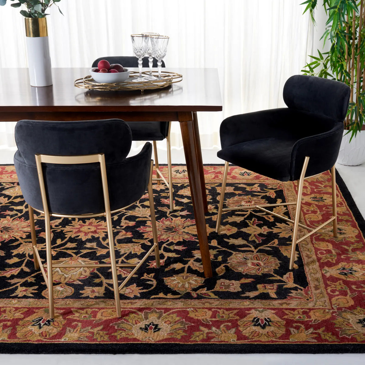 Safavieh Heritage 9'-6" x 13'-6" Rug in Black / Red