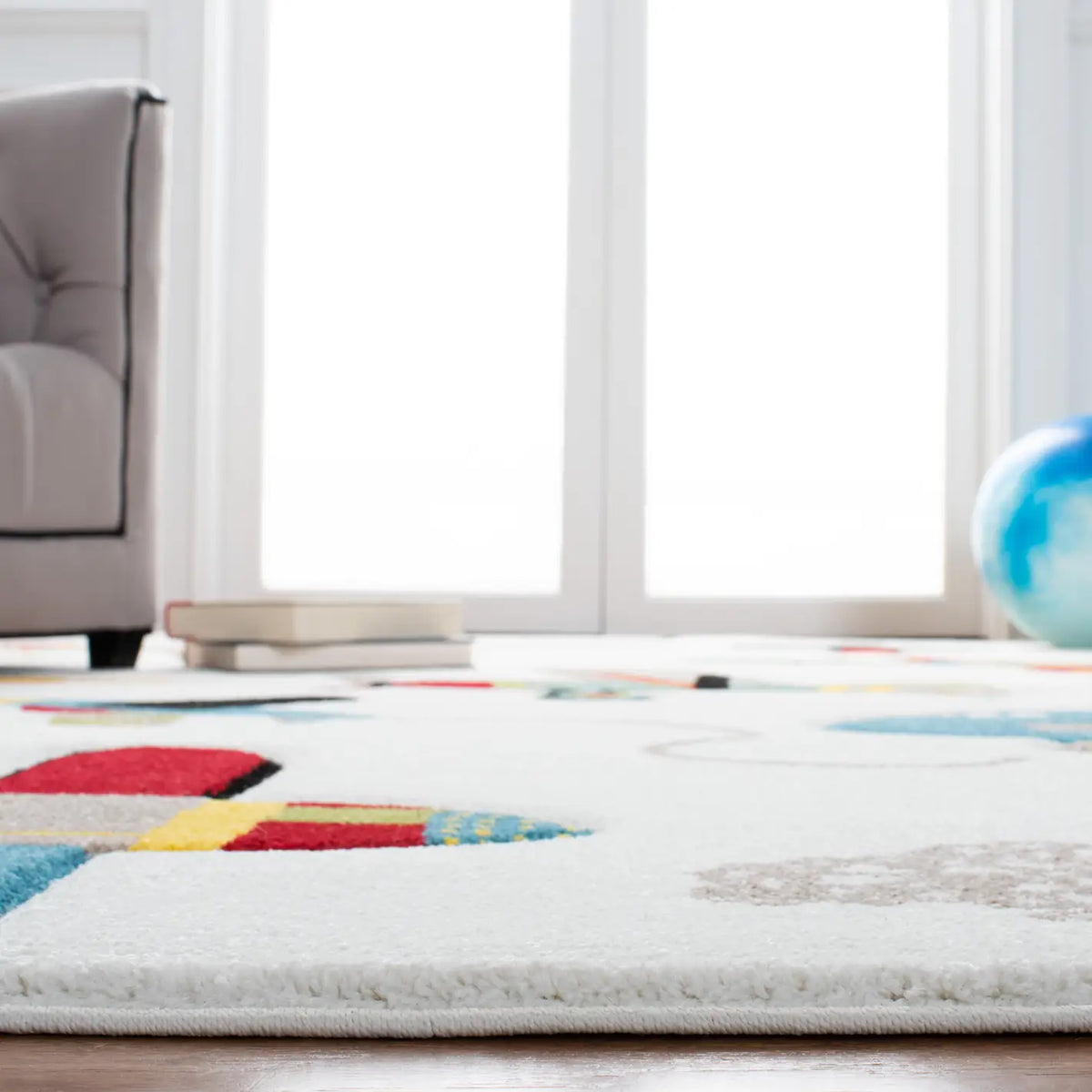 Safavieh Carousel Kids 100 4'-0" x 6'-0" Rug in Ivory / Blue