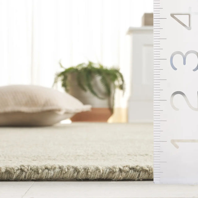 Safavieh Metro 4'-0" x 6'-0" Rug in Green