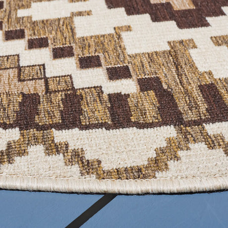 Safavieh Veranda 6'-7" x 6'-7" Rug in Creme / Brown