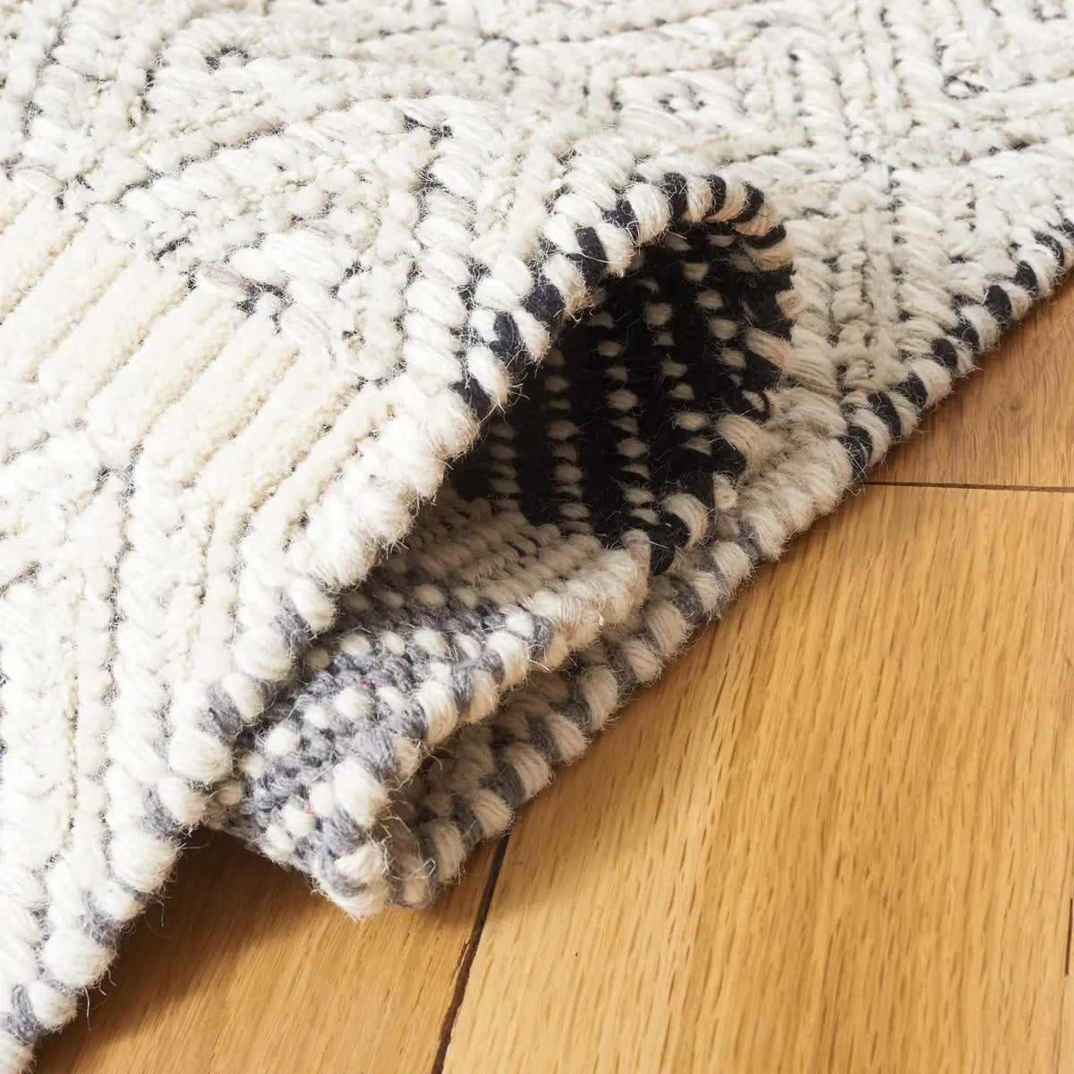 Safavieh Martha Stewart 4'-0" x 6'-0" Rug in Ivory / Grey